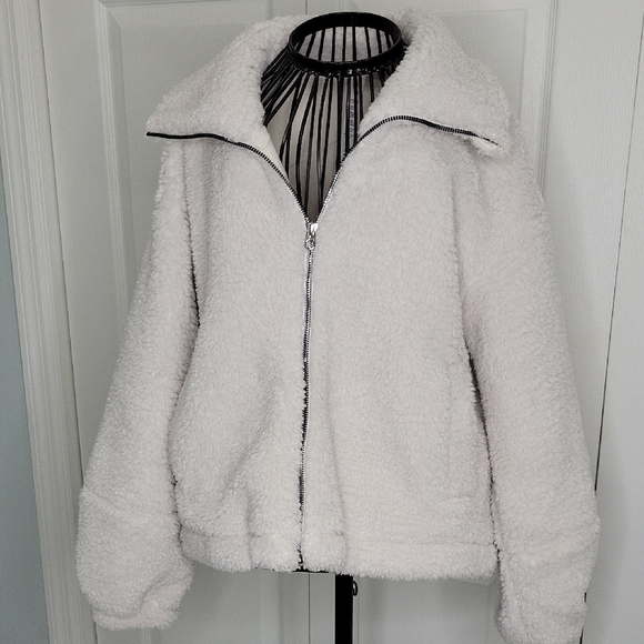 LULULEMON Women's White Cinchable Sherpa Jacket Size 4 - Picture 2 of 13